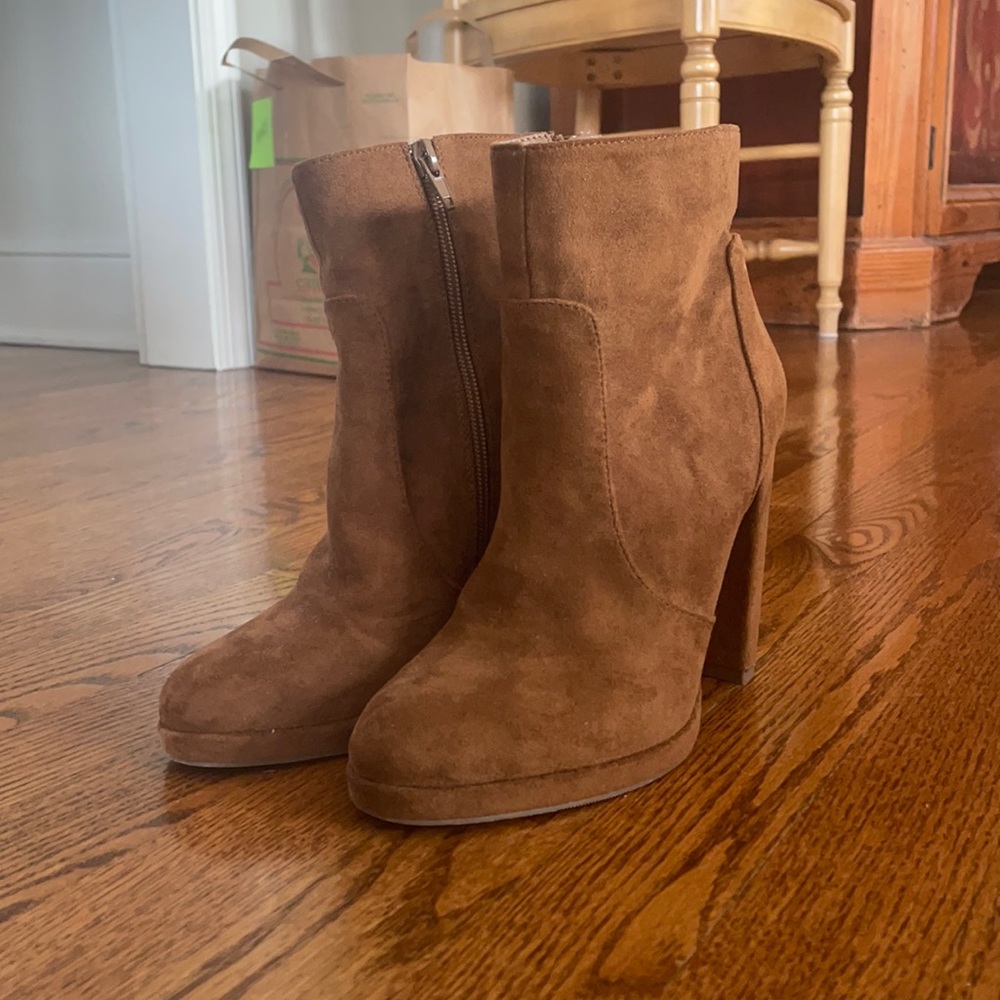 Light brown suede booties